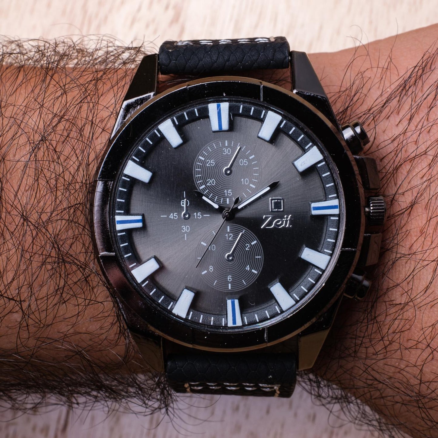 Reloj Análogo Zeit Caballero Correa De Tacto Piel