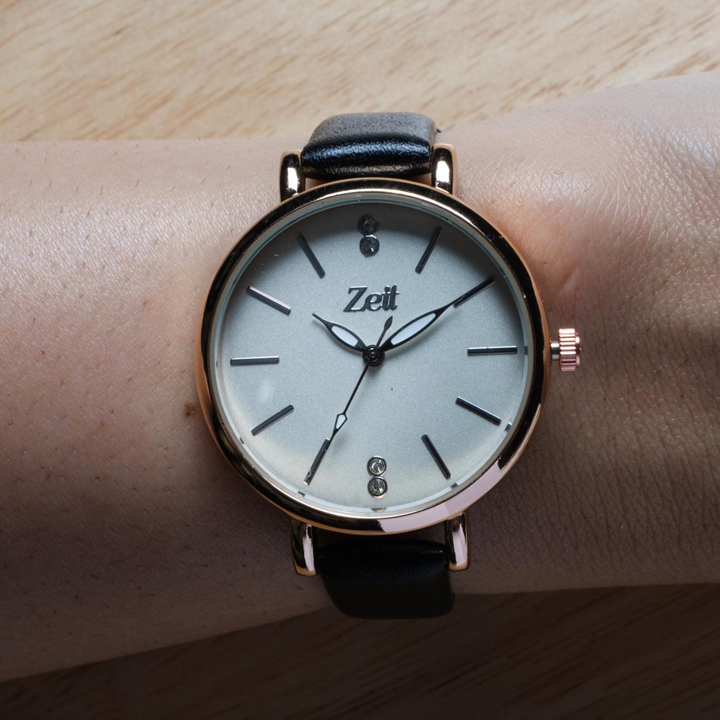 Reloj Análogo Zeit Casual Tacto Piel Pedrería Dama