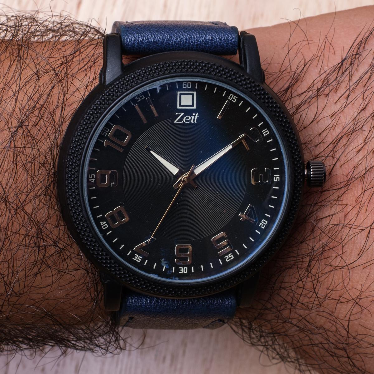 Reloj Análogo Zeit Caballero Correa De Tacto Piel/fondo liso