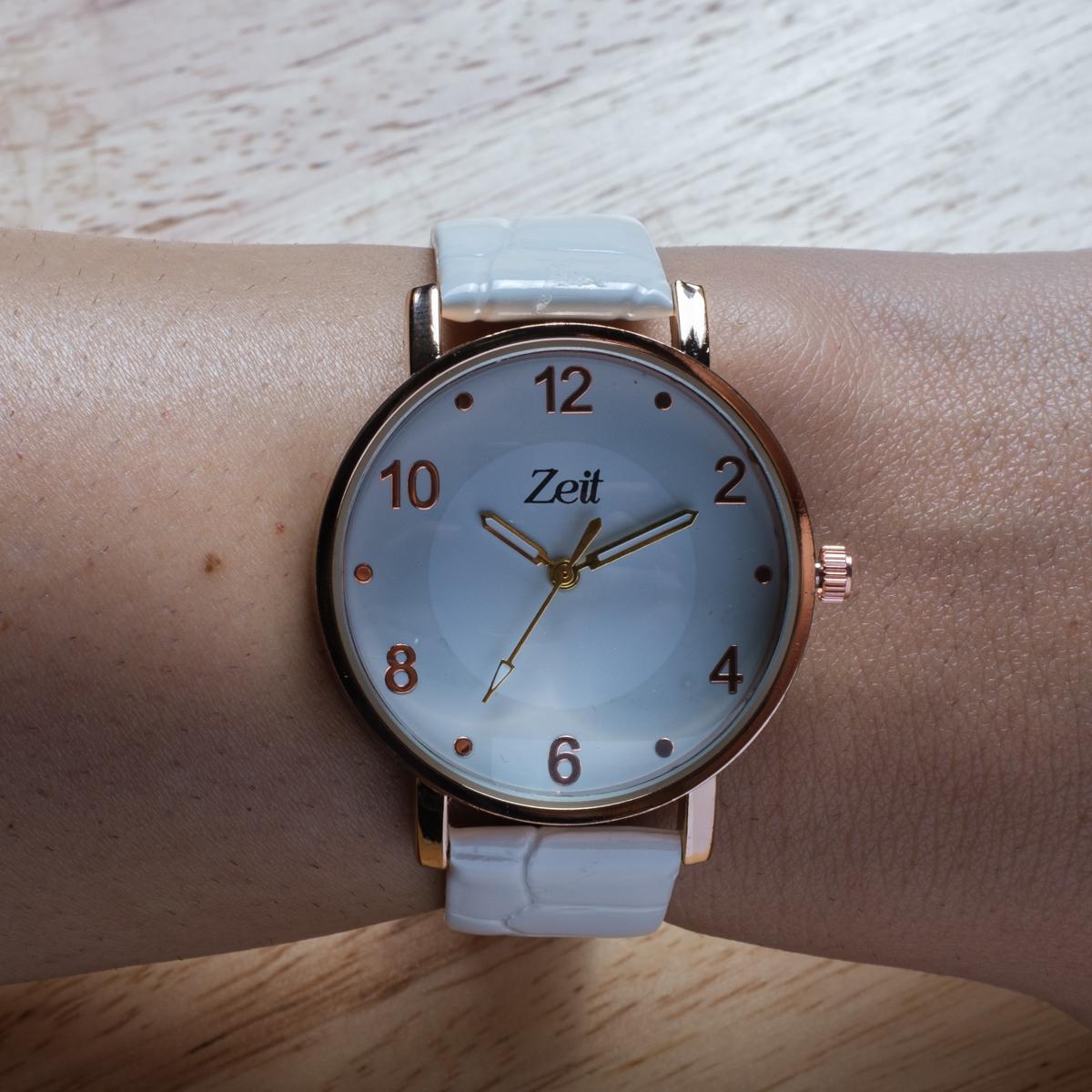 Reloj Análogo Zeit Dama Tacto Piel Textura Fondo Liso